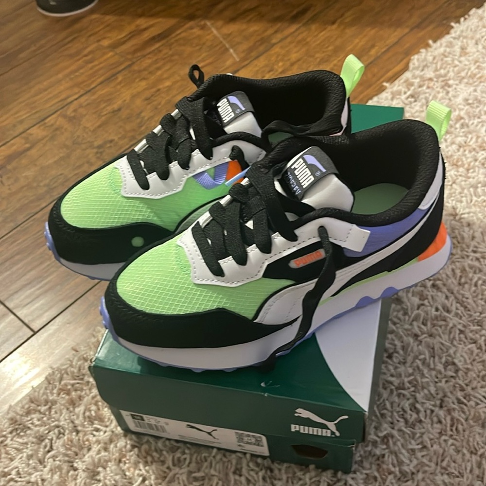 Brand new Puma tennis shoes